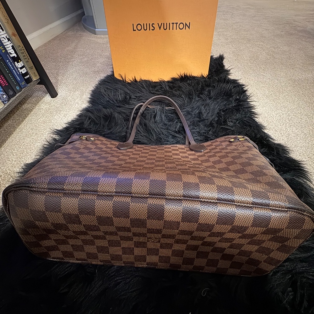 Louis Vuitton Neverfull MM with wristlet pouch - Picture 13 of 13